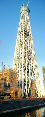 北十間川南側道路から見た建設中(497m)の東京スカイツリー