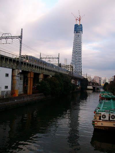 枕橋から見た建設中(289m)の東京スカイツリー
