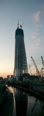 京成橋から見た建設中(245m)の東京スカイツリー
