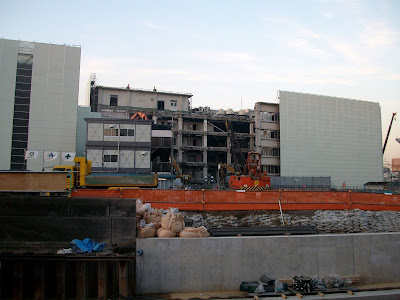 東武鉄道旧本社ビル解体作業の様子