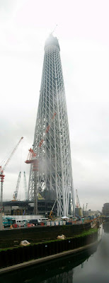 東武橋から見た建設中(358m)の東京スカイツリー