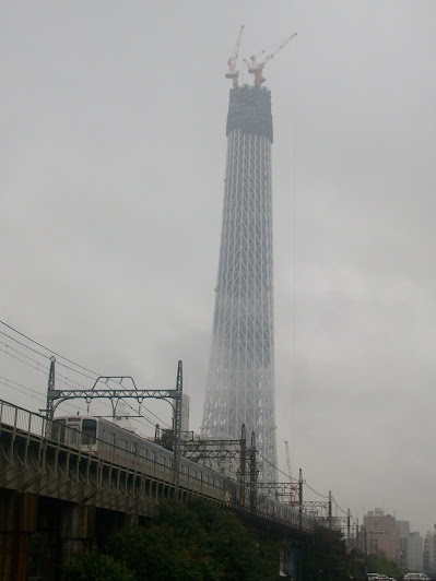 枕橋から見た建設中(358m)の東京スカイツリーのズーム
