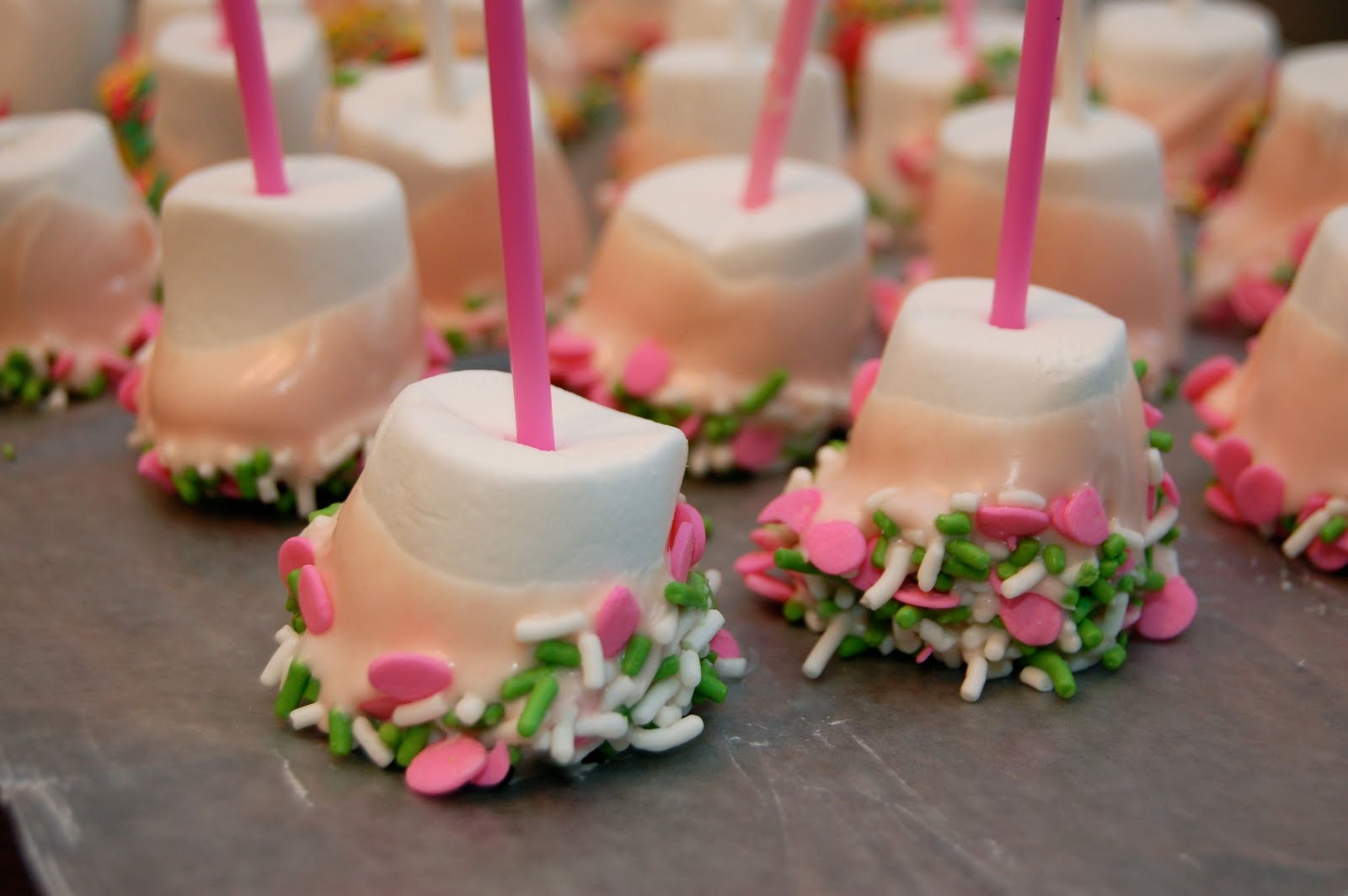 Chocolate Candy Dipped Marshmallows Pops On-a-Stick: DIY Tutorial and ...