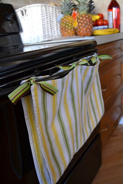 Simple sewing project to keep your tea towels off the floor!