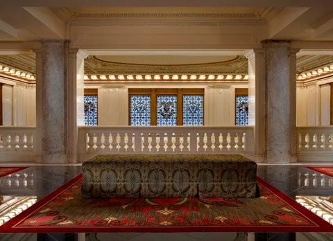 [Lobby+View+of+windows.jpg]