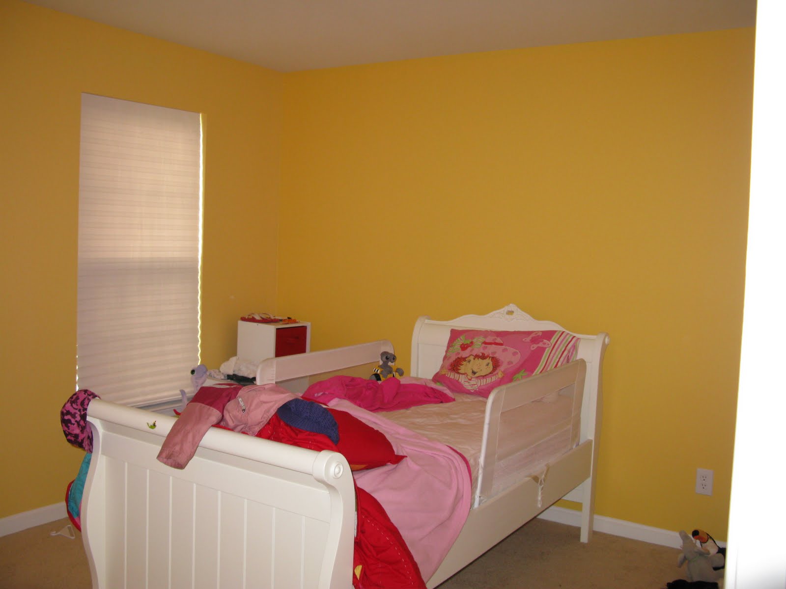 Little Girls Yellow Flower Bedroom