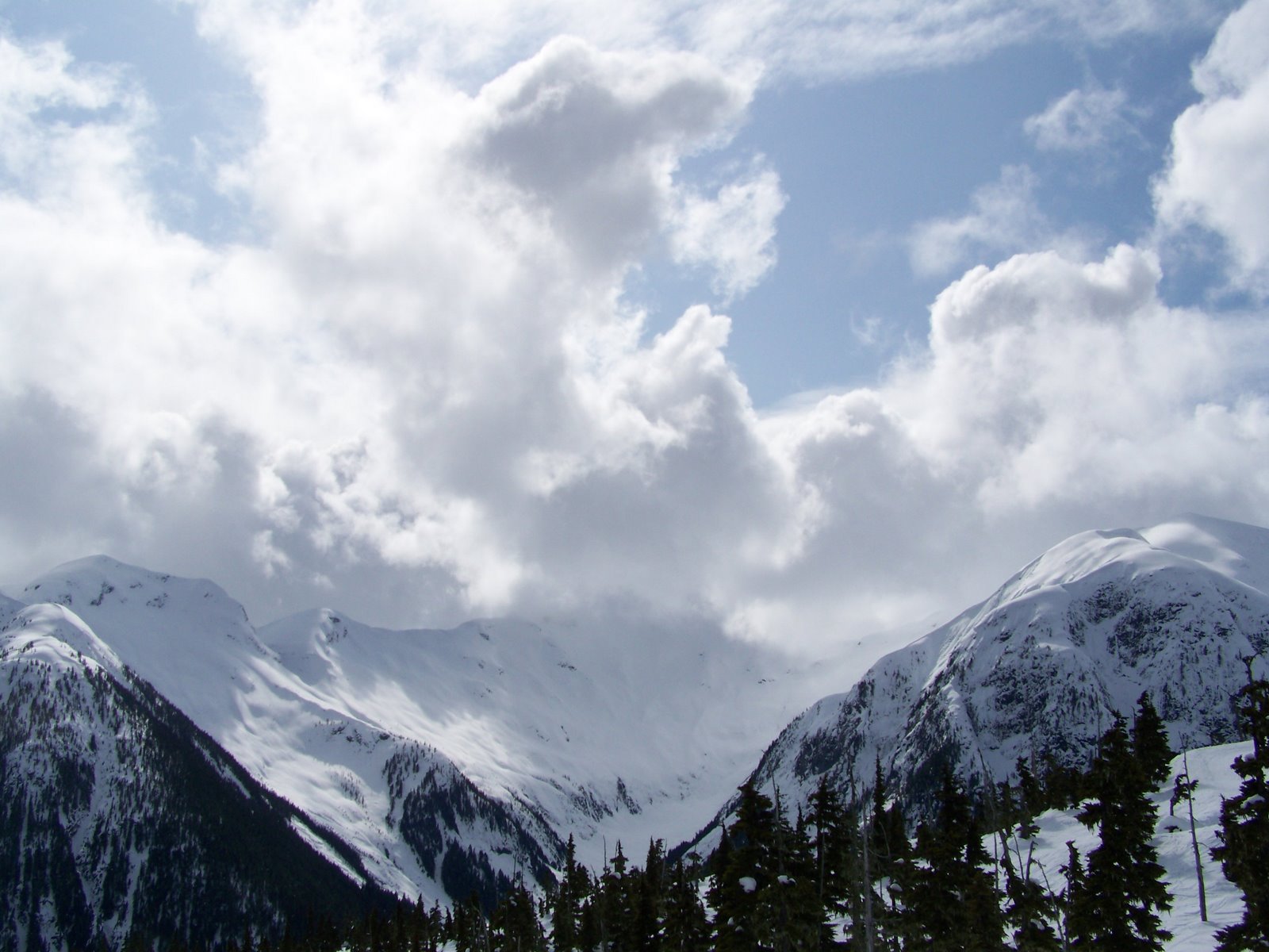 [moutains+skiing.JPG]