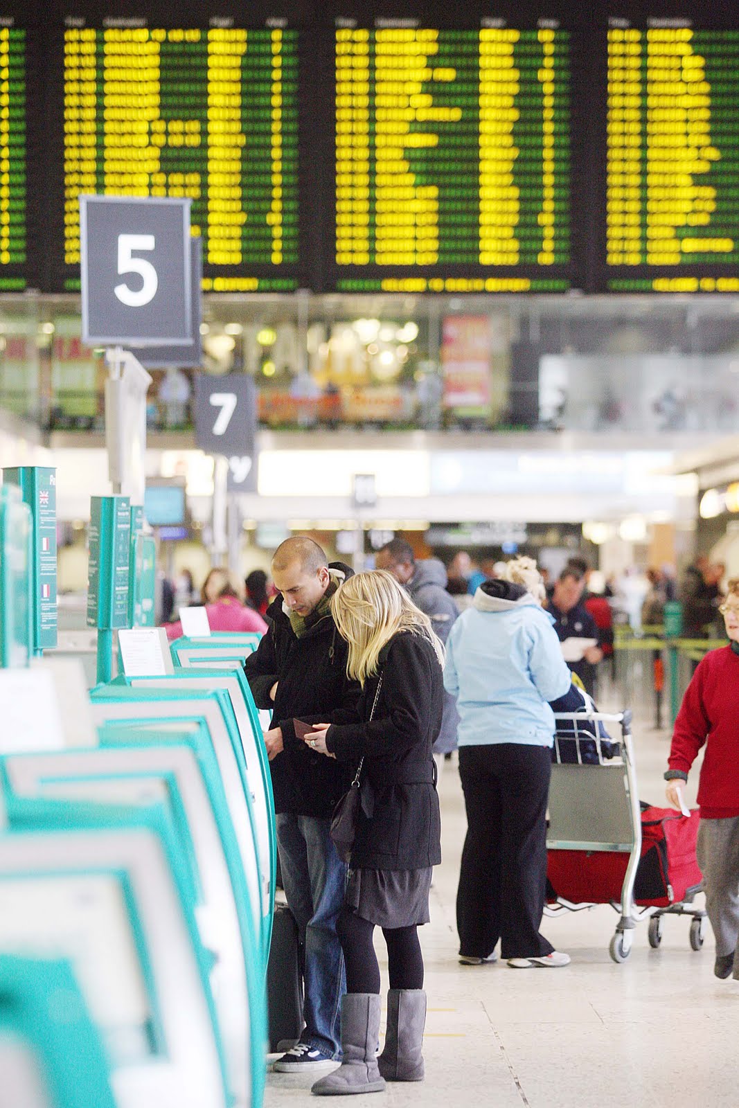 [airport+strike+9]