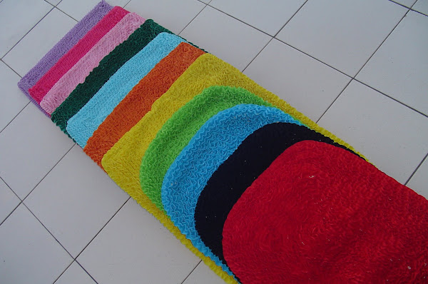 COLOURED MATS / FARBENFROHE MATTEN