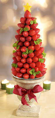 Tish Boyle Sweet Dreams: The Great Strawberry Christmas Tree Centerpiece