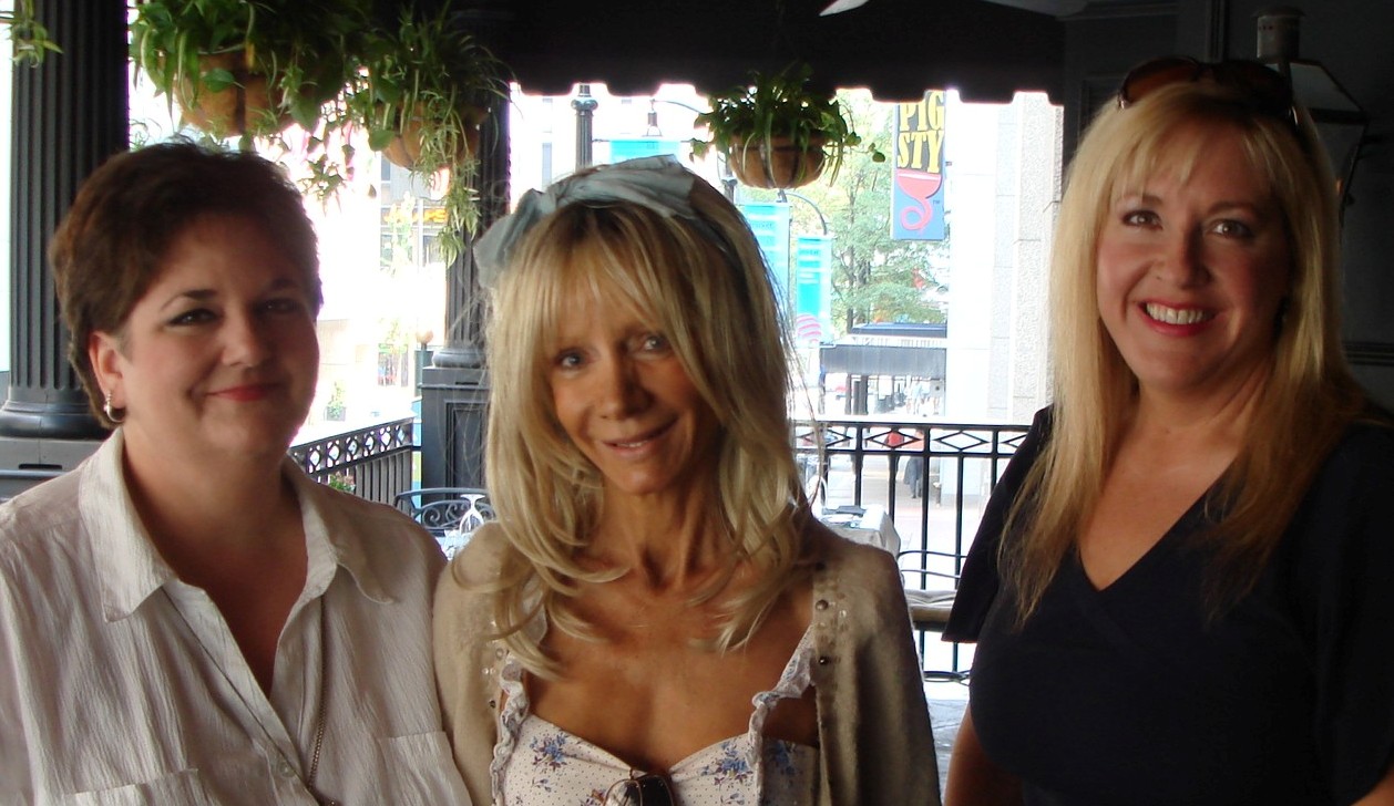 [dawn+fifi+dawn.jpg]