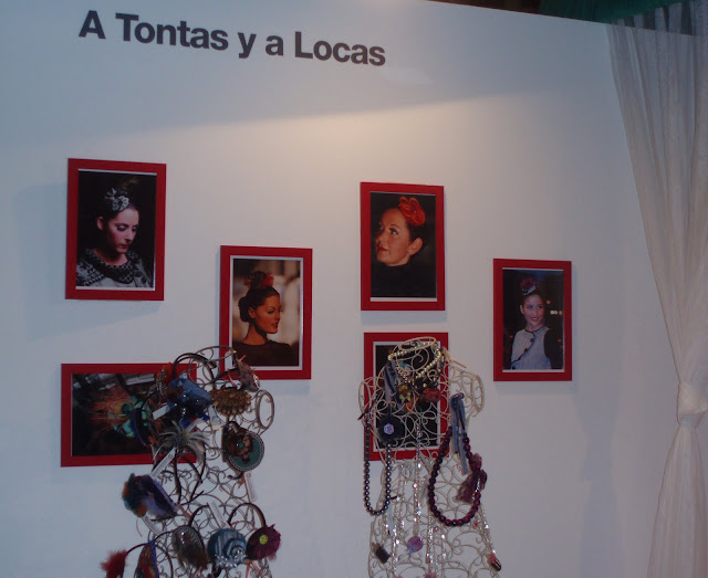 A tontas y a locas