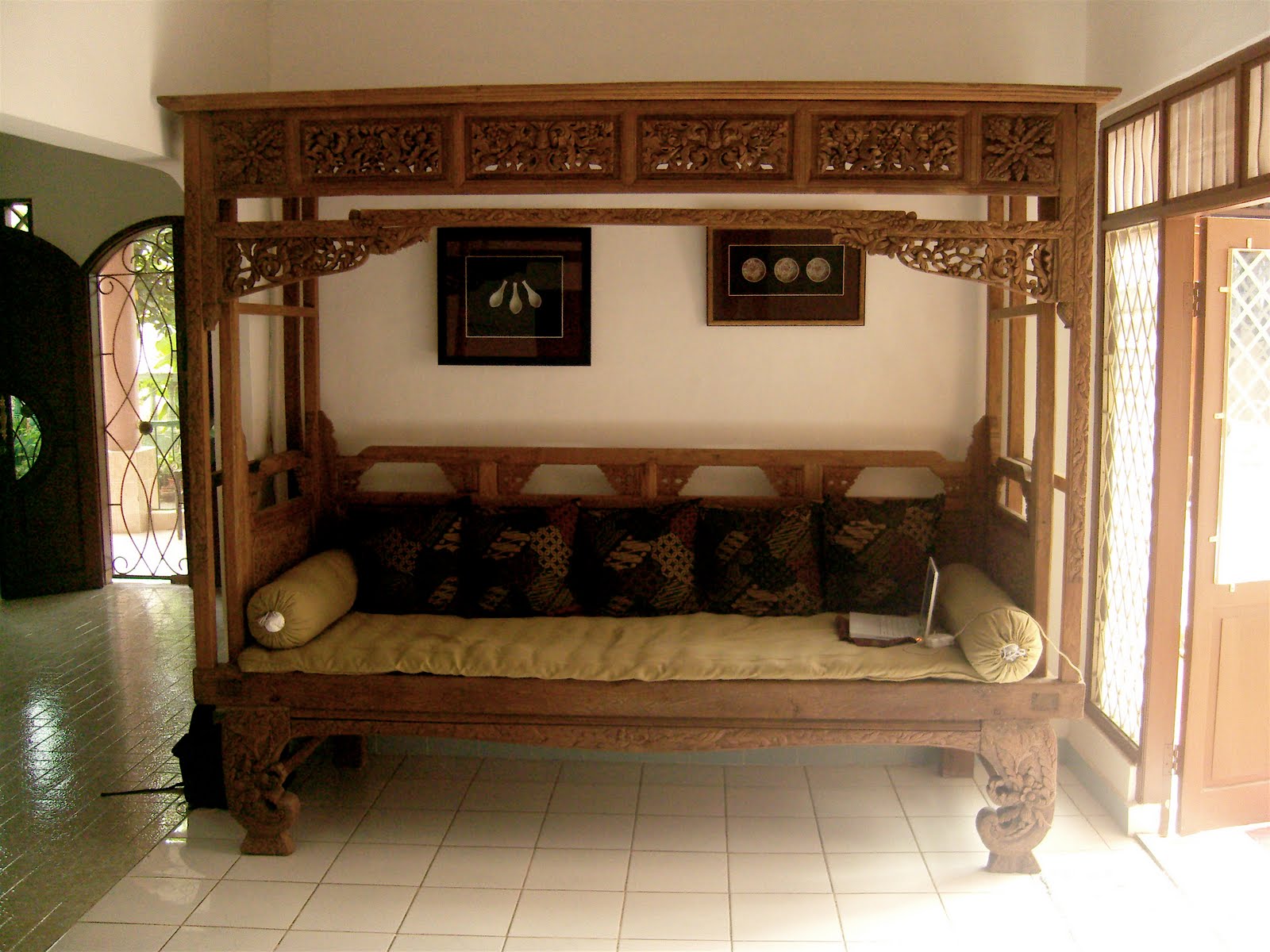 JOTO DESIGNS: Antique Lesehan sofa from Madura