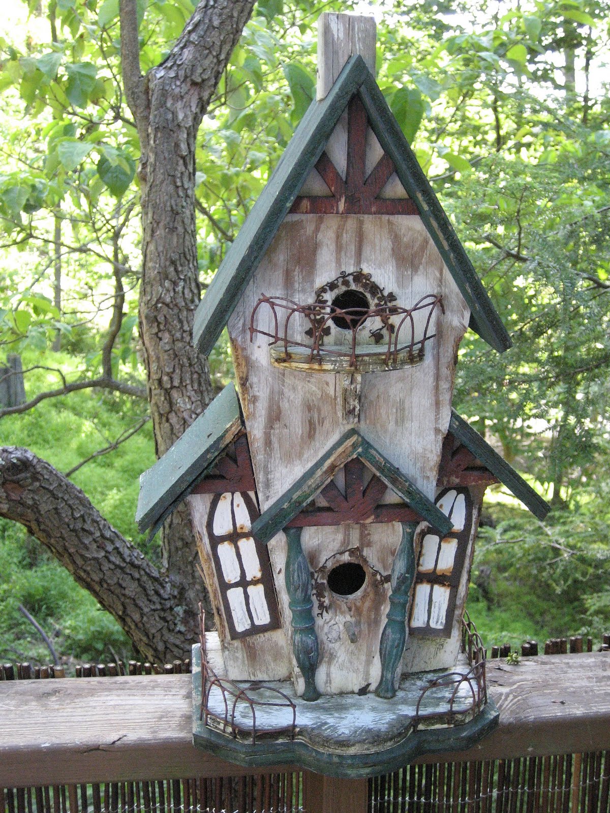 Dishfunctional Designs: For The Birds: Unique Garden Birdhouses