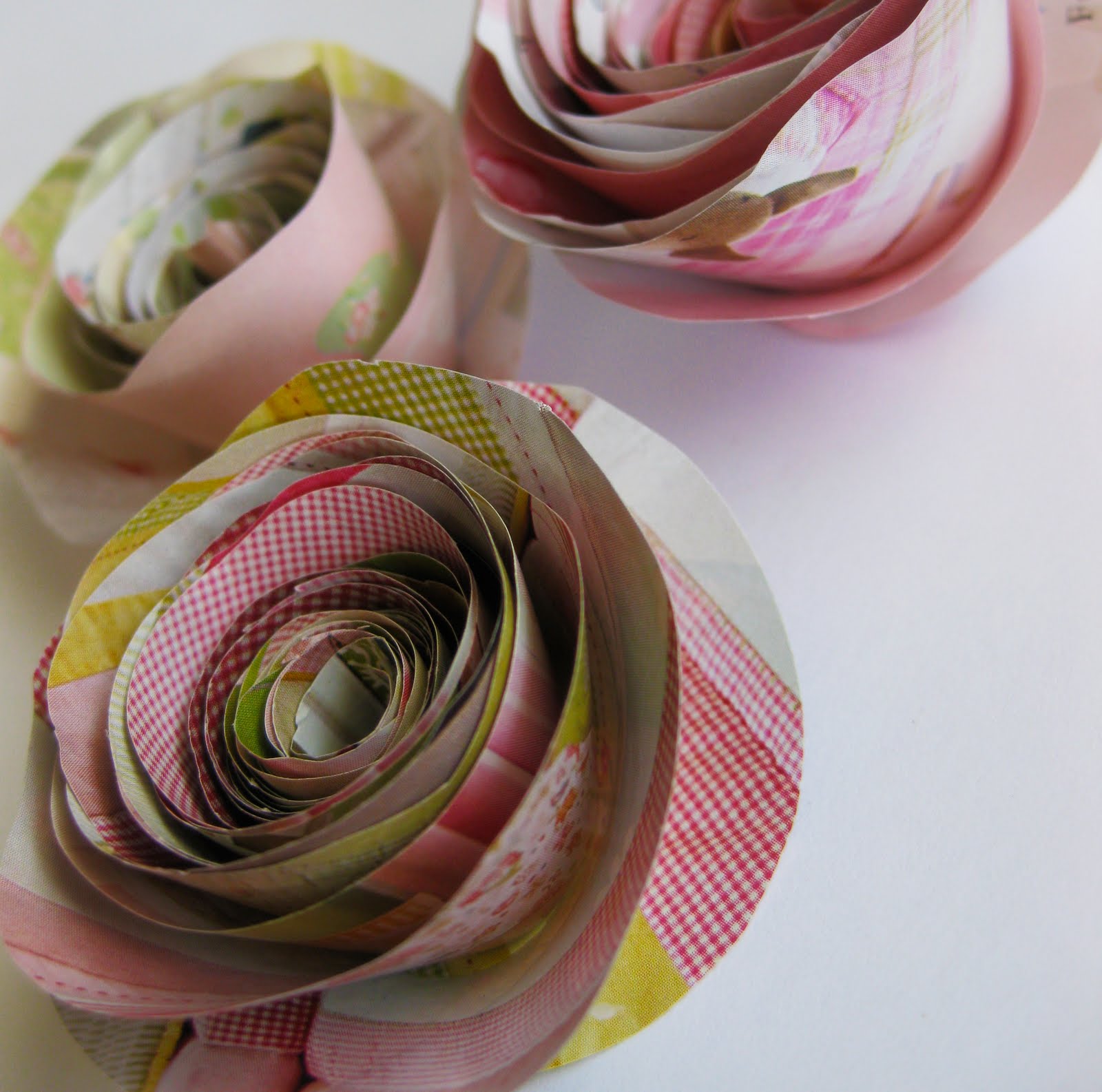 frugal-life-project-cute-rolled-paper-flowers-made-from-magazine-pages