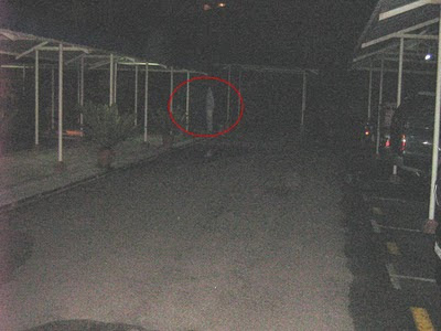 Gambar Hantu: Gambar Hantu Pocong Di Parking Apartment