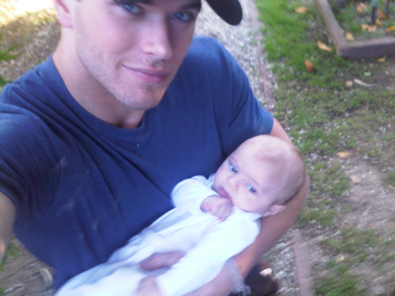 Need More Twilight?! Kellan Lutz tweets a picture of him and a baby!