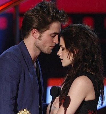 Kristen Stewart And Robert Pattinson Kissing In Real Life. house Kristen Stewart, Rob ran