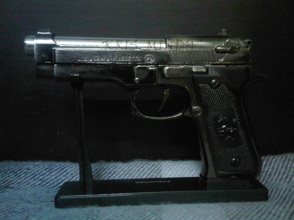 Gun lighter Agent PIETRO BERETTA Military US 9mm Gun Pistol Lighter small