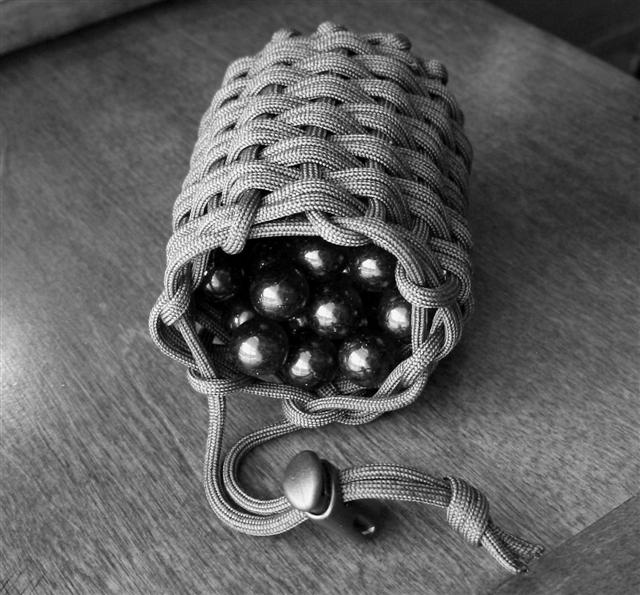 making a paracord beer cozy / pouch  Paracord accessories, Paracord diy,  Paracord