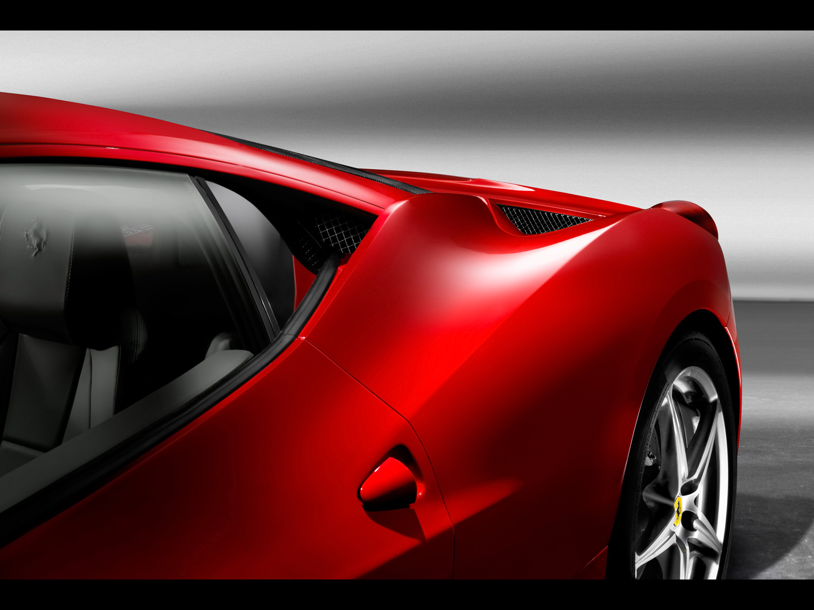 http://2.bp.blogspot.com/_viCh1SFyGrA/TOWj_05o9OI/AAAAAAAAAFE/2_iJpy5LmE8/s1600/2010-Ferrari-458-Italia-Rear-Section-1600x1200.jpg