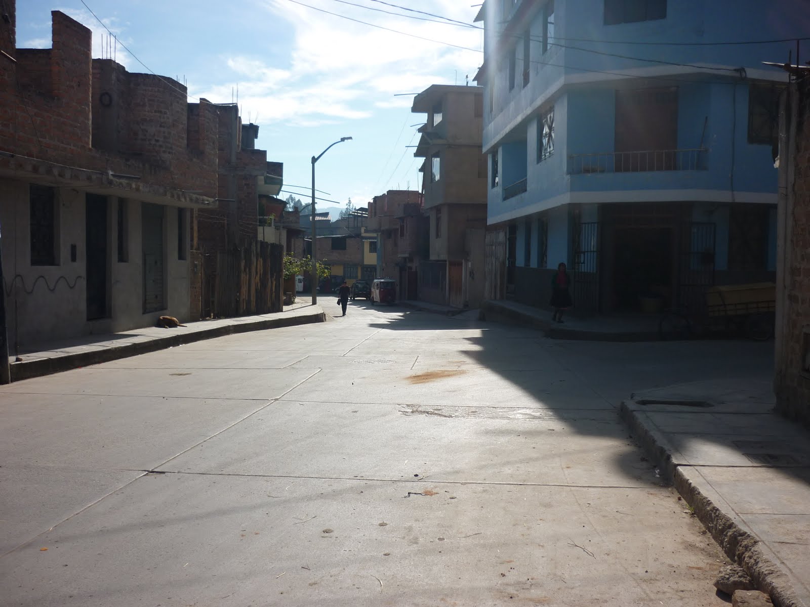 Dirigiéndome a la popularmente denominada panadería "Santa Rosa