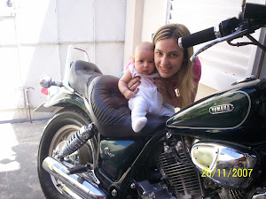ella y la moto del padrino...
