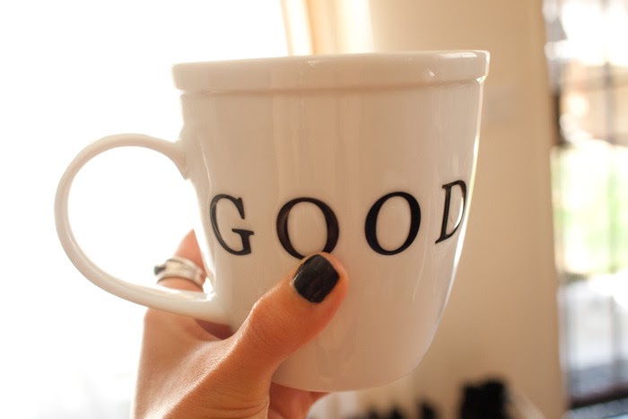 Just morning. Be happy today. Just morning. Happy rainy tuesday. писает в кружку.