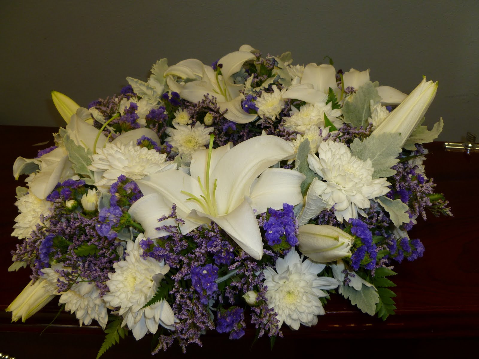 Flowers made by me: Funeral Wreath in a Wettable Foam