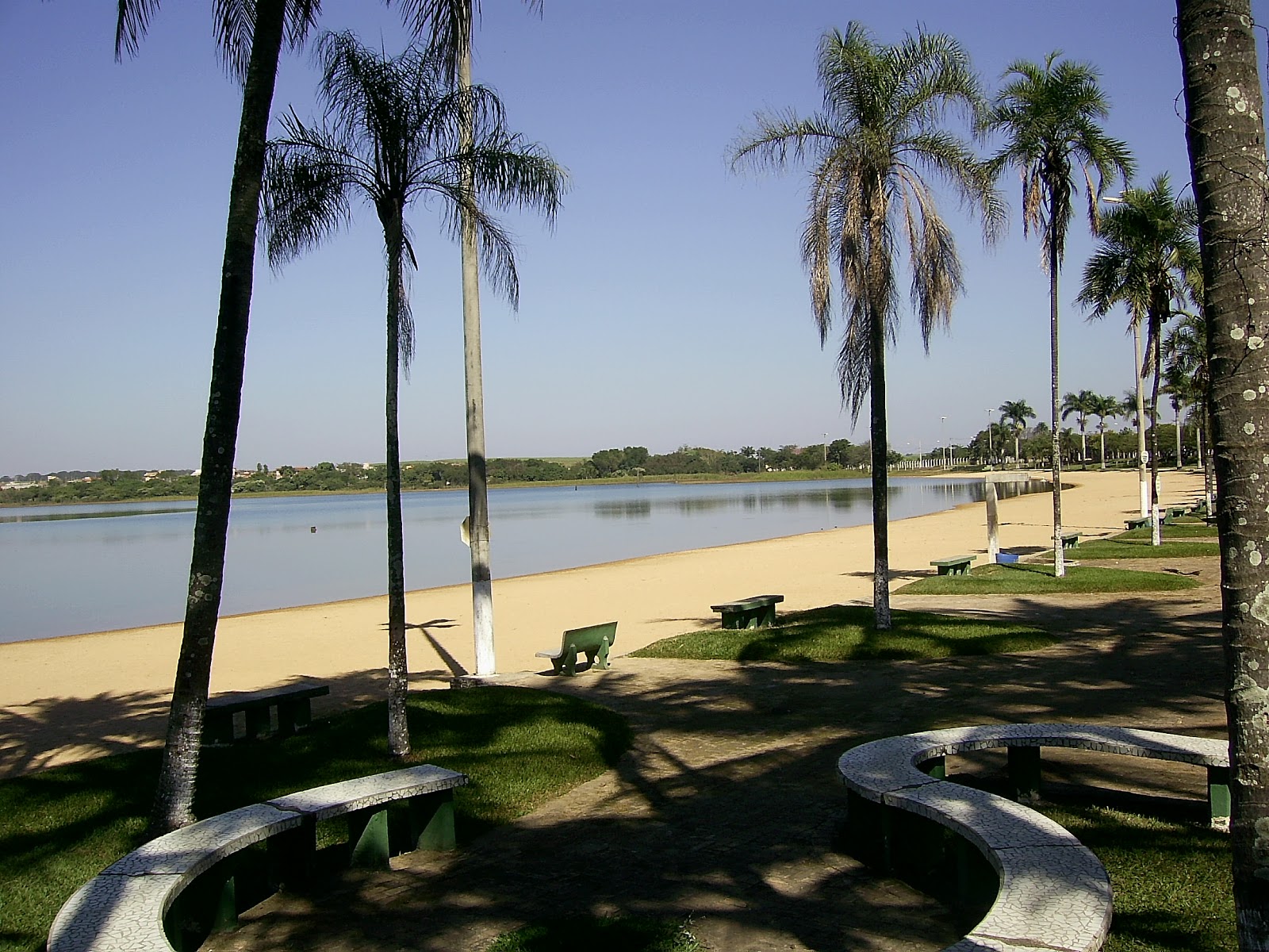 OLHANDO DA JANELA DO TREM LAGOA DA PRATA / MINAS GERAIS / BRAZIL (2.686 / 5.570) POPULAÇÃO 52. OLHANDO DA JANELA DO TREM LAGOA DA PRATA / MINAS GERAIS / BRAZIL (2.686 / 5.570) POPULAÇÃO 52.