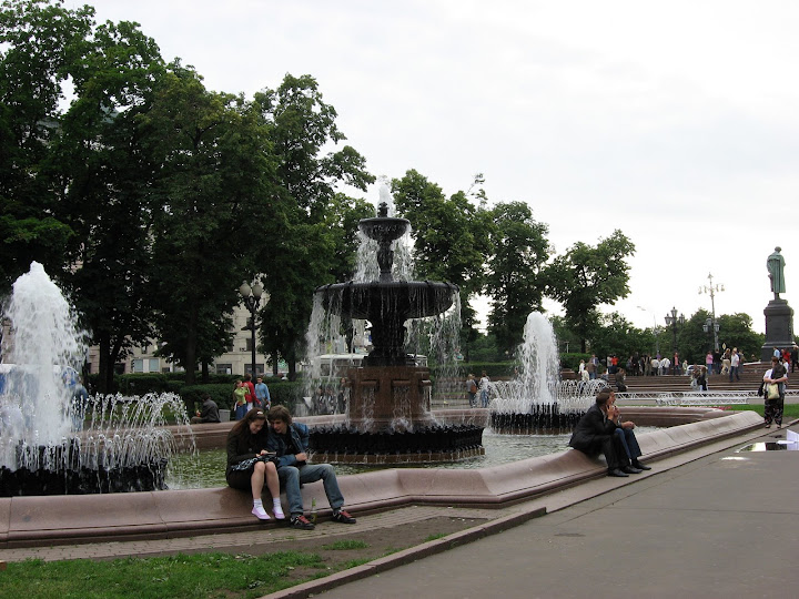 Moscow Daily Photo: Pushkin's square