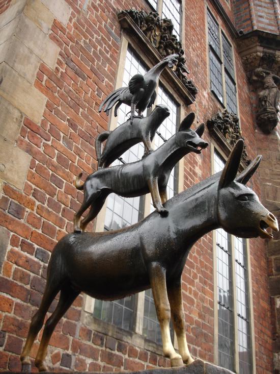 Mighty Lists 15 very strange statues