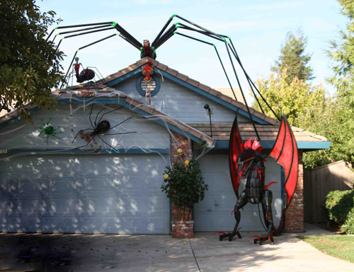 Mighty Lists 13 cool home Halloween displays