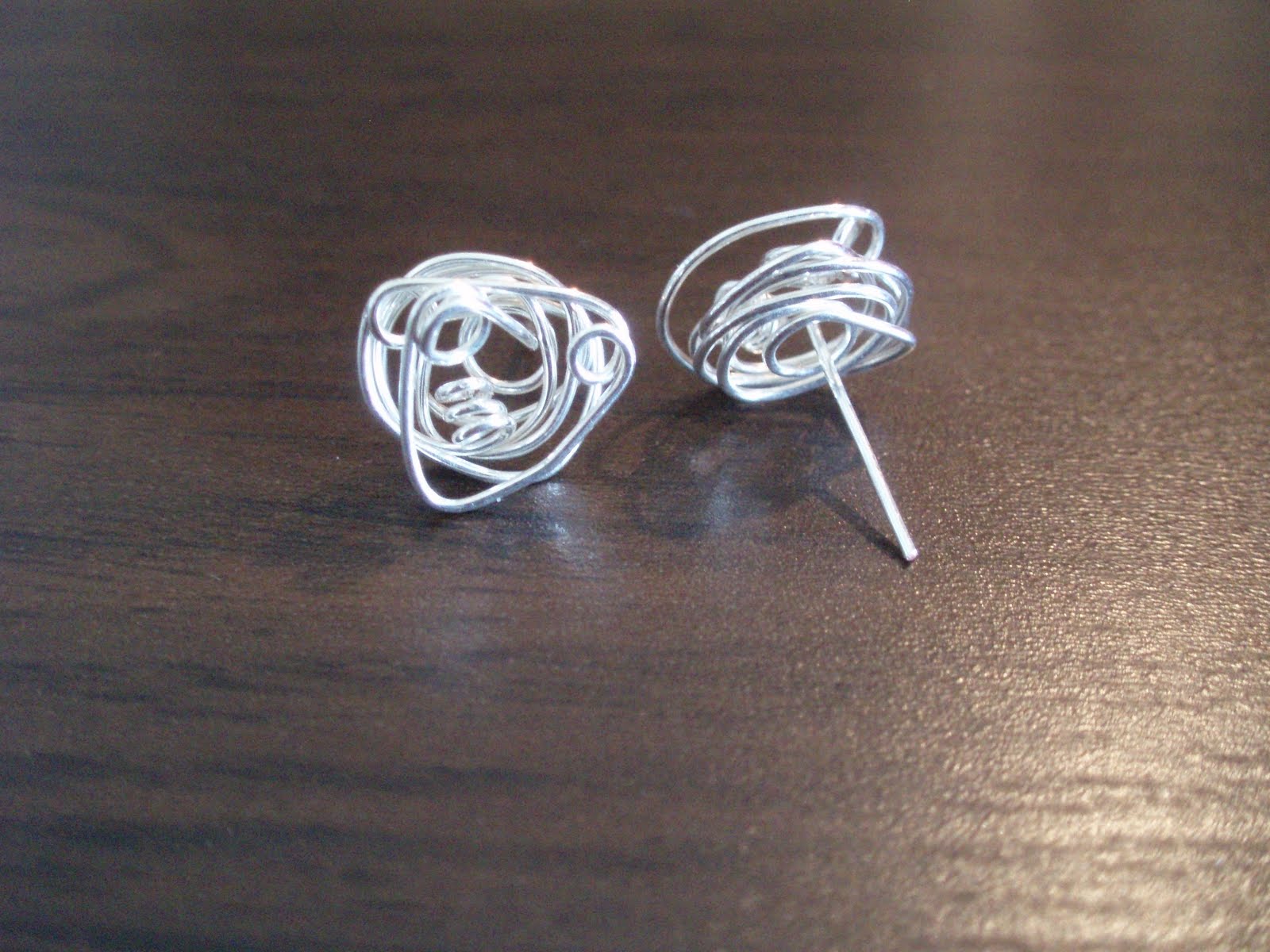 micro giraffe Wire twisted stud earrings