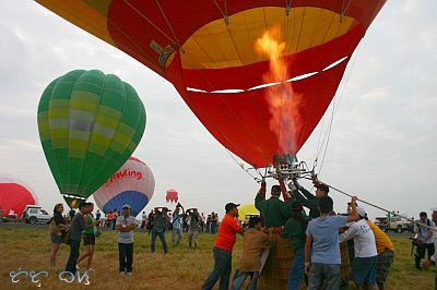 [philippines+clark+hot+air+baloon+fiesta+up+up+and+away.jpg]