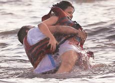 230px x 167px - MS Dhoni and Sakshi Honeymoon Pictures from Beaches of Goa | Sexy ...