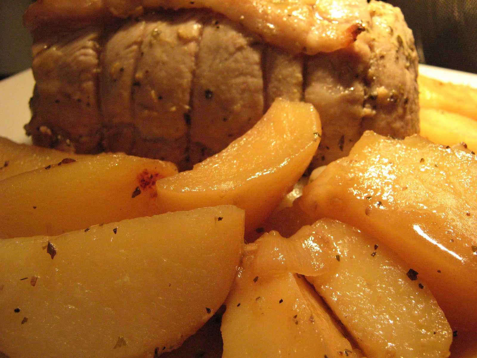 Les douceurs de genny RÔTI DE PORC À L'AIL ET PATATES JAUNES
