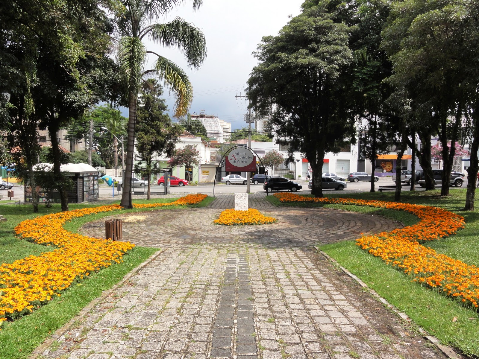 Curitiba para não Curitibanos: Praça da Espanha