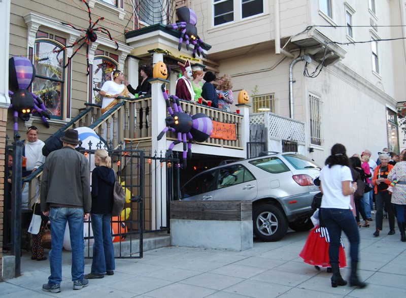 Photos Halloween 2010 on 24th Street Noe Valley SF