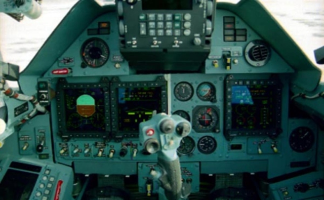 http://2.bp.blogspot.com/_wZ5ocpF55yU/TPNYqt43xvI/AAAAAAAAAtw/HZ25cumDT-s/s1600/000-Su-30MKI-Fwd-Cockpit-1S.jpg