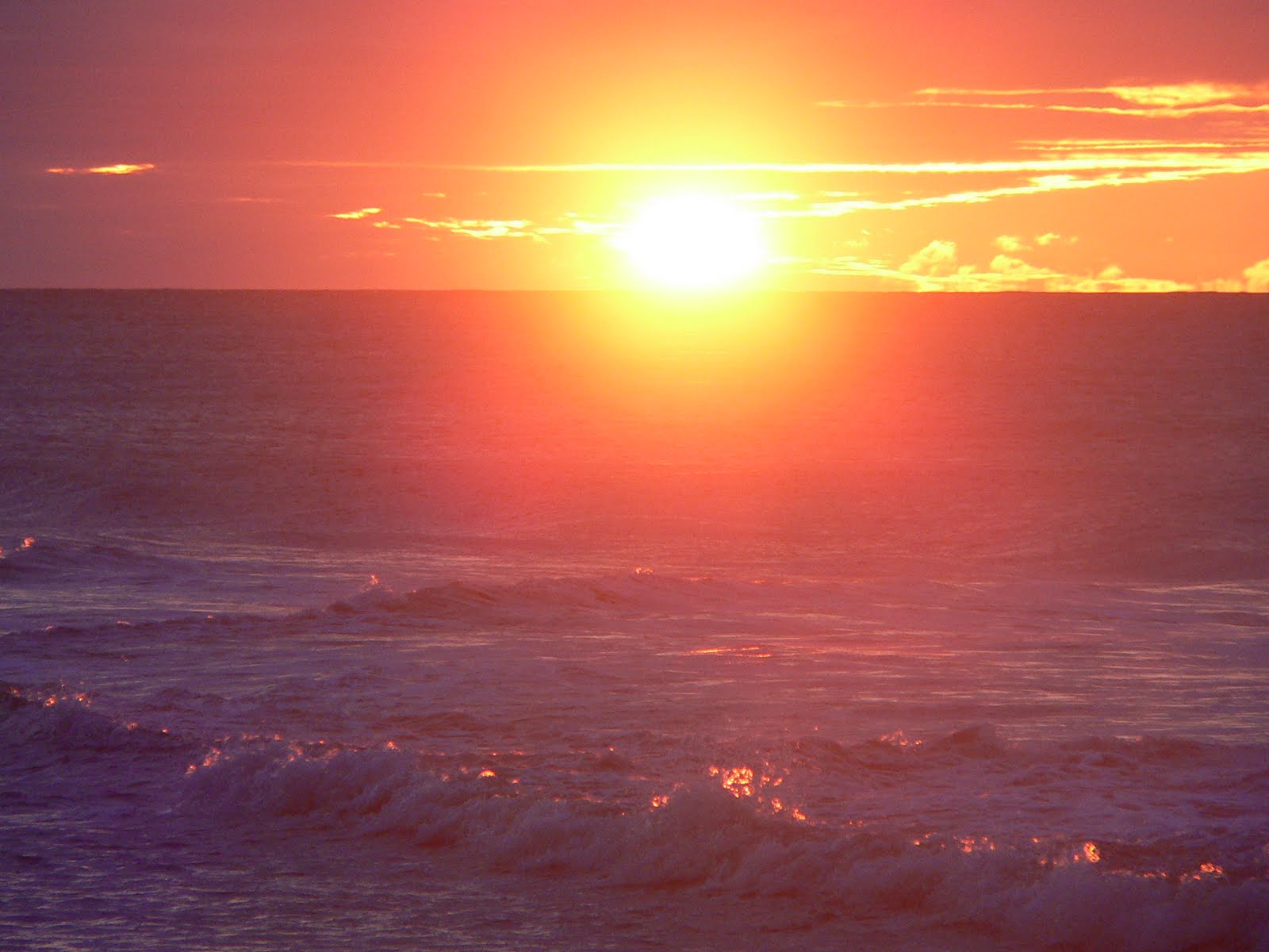 La photo du jour : Soleil levant sur Monte Cristo et la 