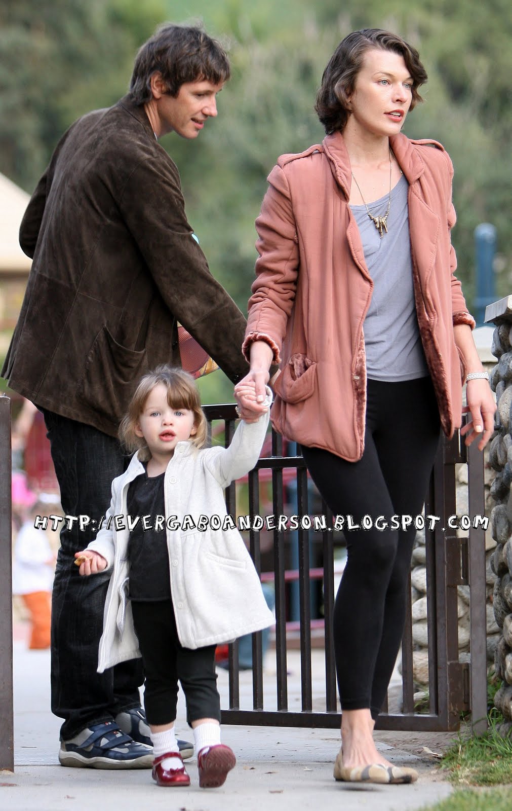 отец милы йовович. милла йовович отец. милла йовович родители. отец милы йовович. родители милы йовович.