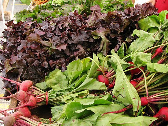 [sum09_baby-beets-lettuce-at-market.jpg]