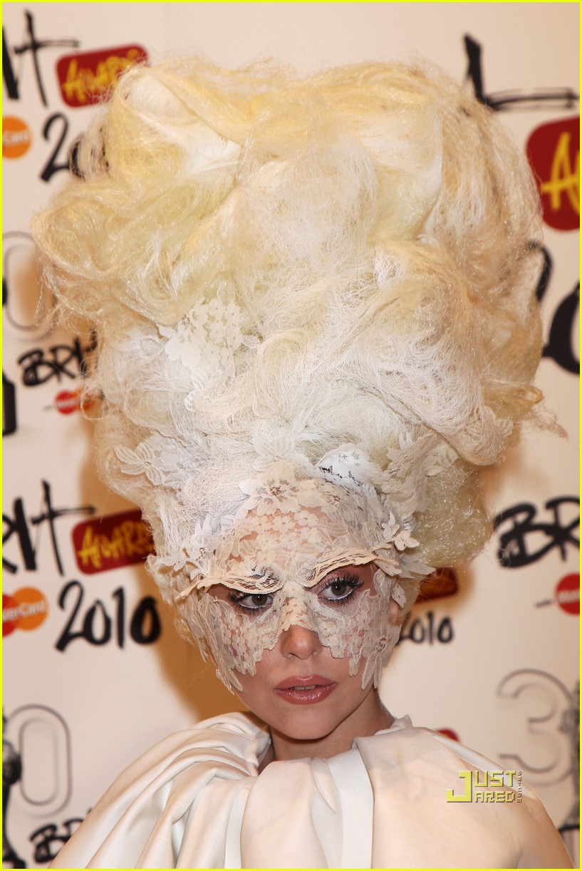 [Lady+Gaga+Brit+Awards+2010.jpg]