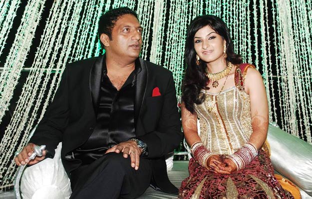 SPICY INDIA: Prakash Raj register marriage