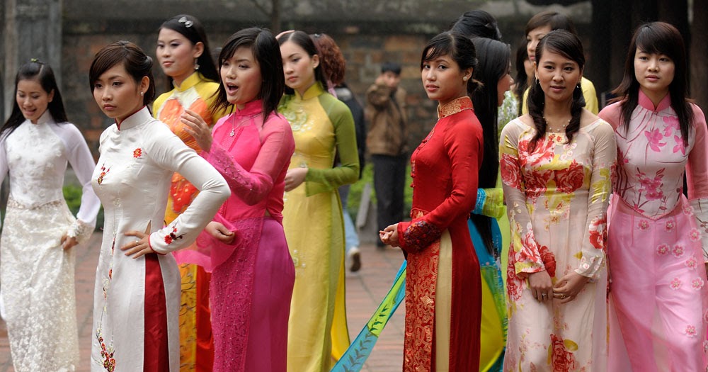traditional dresses Models photos: Traditional Vietnamese Dresses
