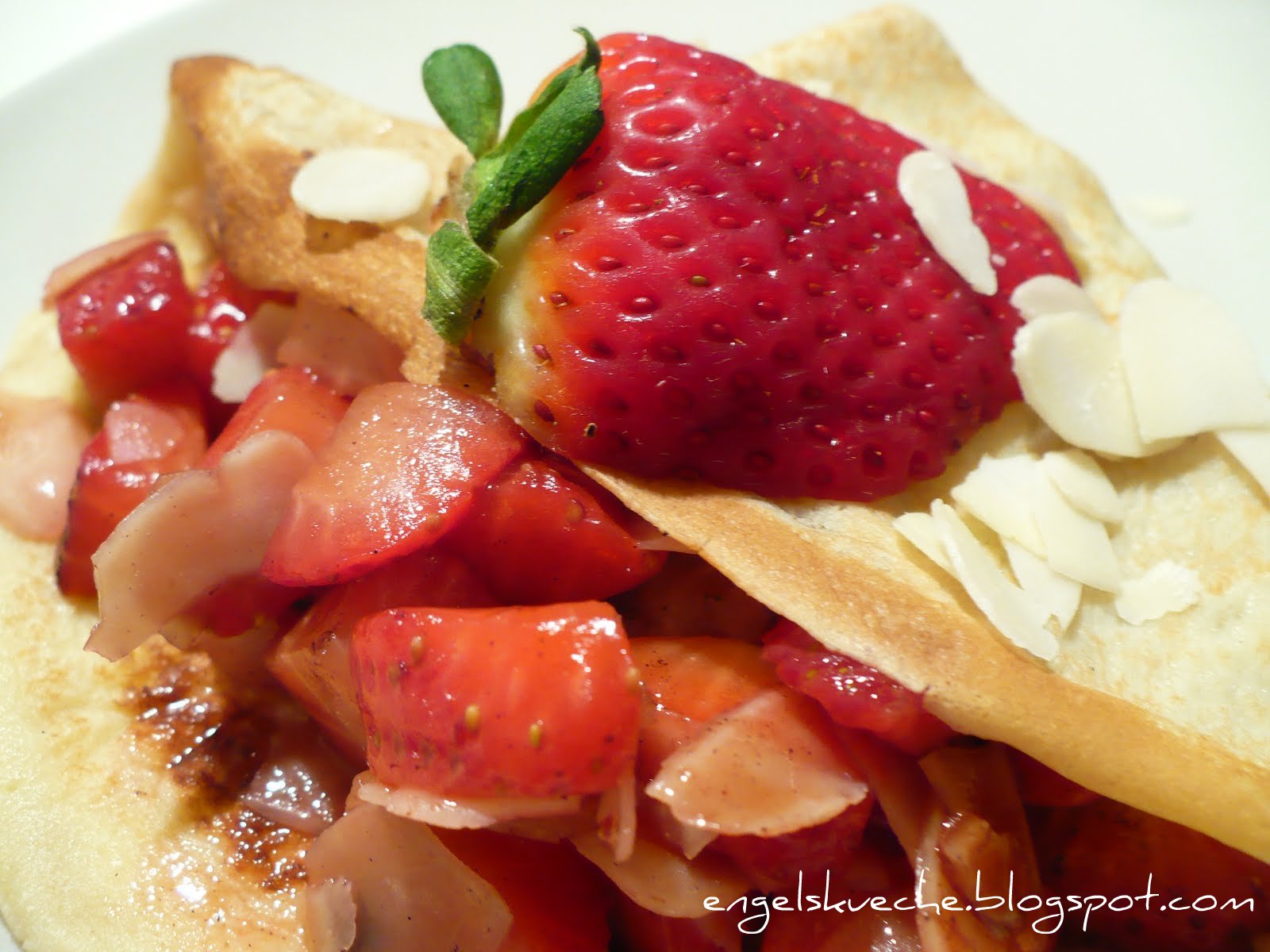 Essen aus Engelchens Küche: Pfannkuchen mit flambierten Erdbeeren
