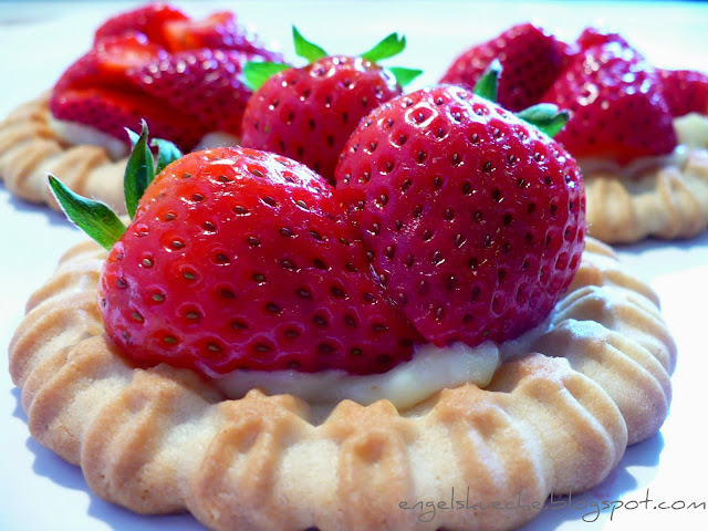 Essen aus Engelchens Küche: Schnelle Erdbeer-Törtchen