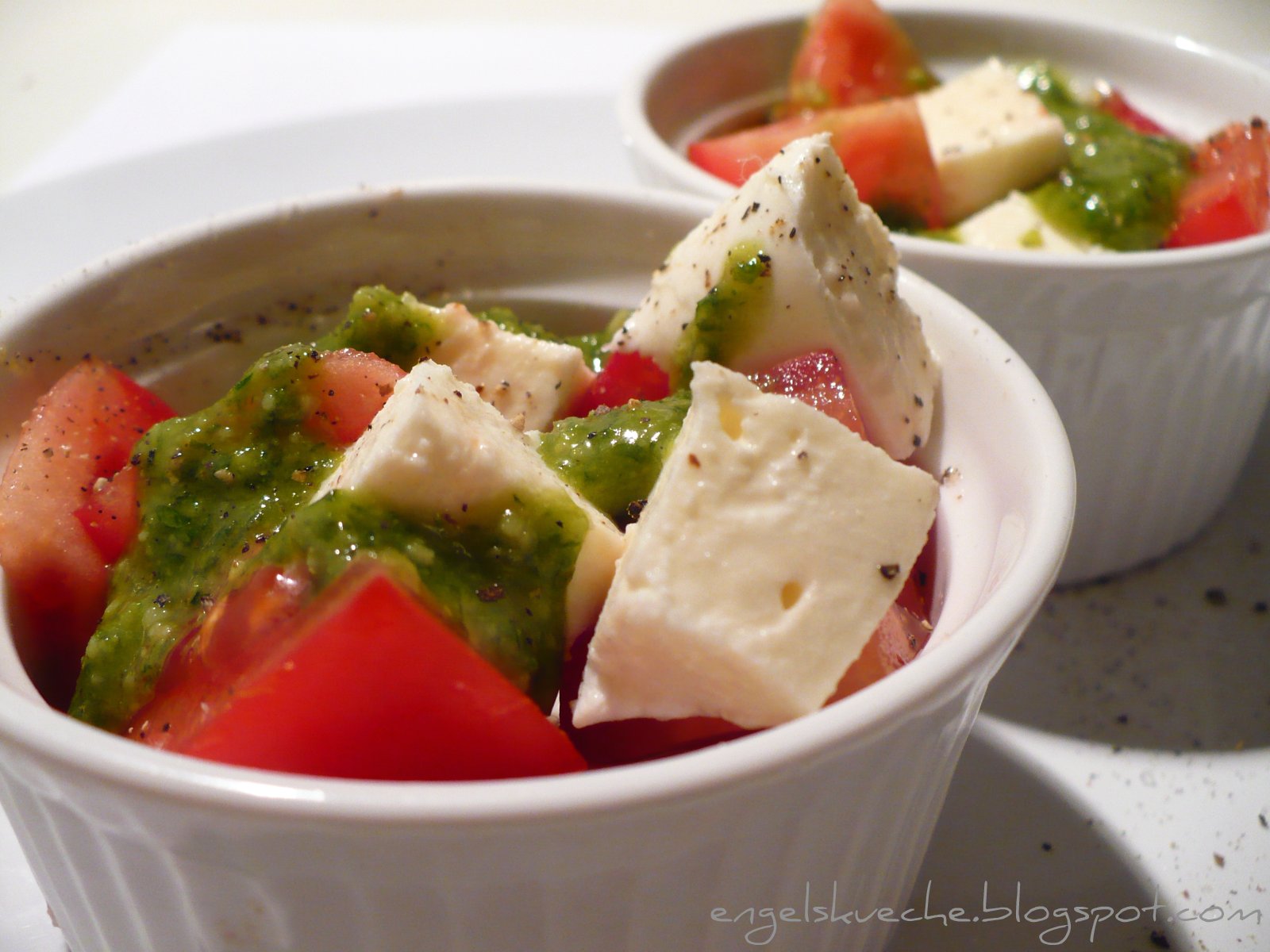 Essen aus Engelchens Küche: Tomaten-Mozzarella-Salat mit Pesto
