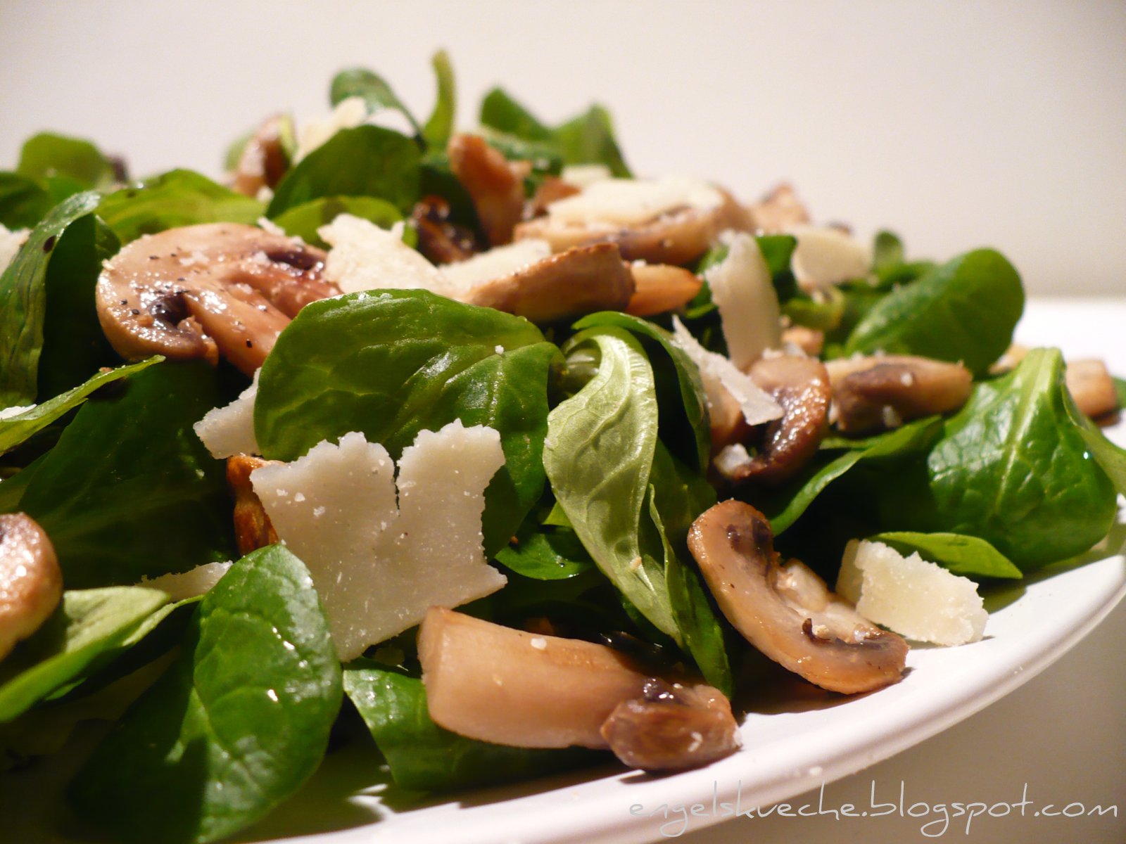 Essen aus Engelchens Küche: Grüner Salat mit gebratenen Champignons und ...